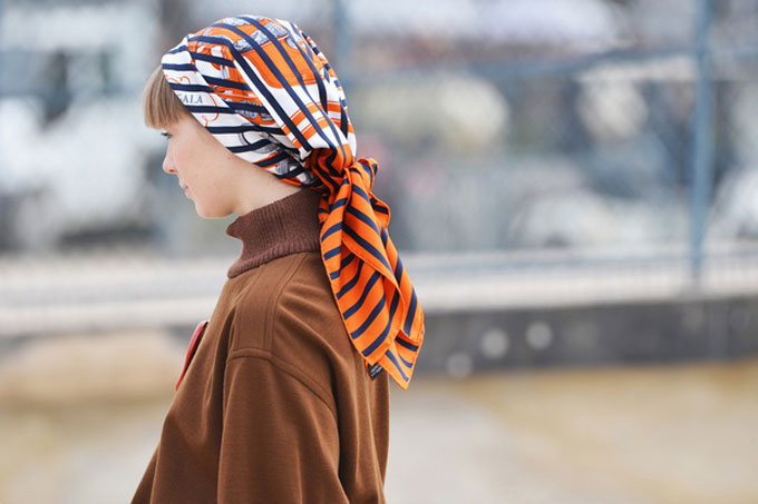 street-style-tendenze-foulard-Vika-Gazinskaya-2_hg_temp2_s_full_l